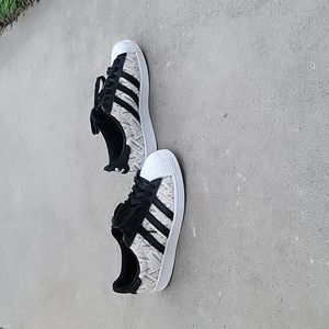 **BARELY WORN** Adidas superstar shell toe label collage men's size 9.5